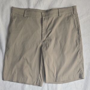 Men's Nike golf size 38  khaki stretchy golf shorts